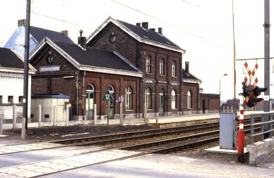 LAUWE  DIA 84-2592.jpg